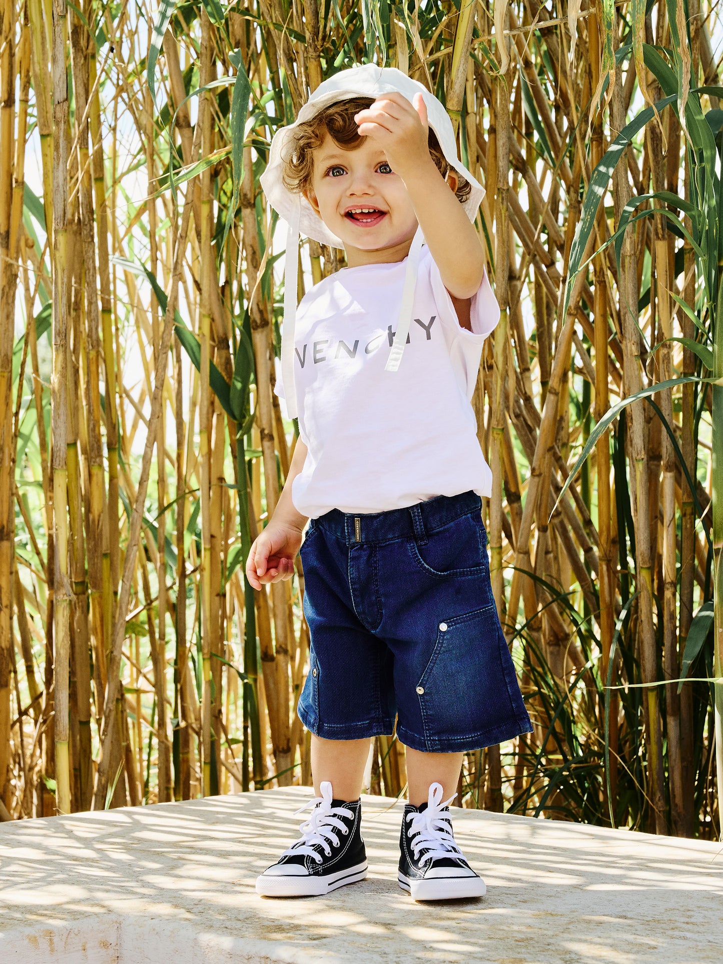 White t-shirt for baby boy with logo