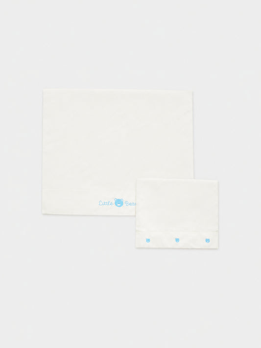 White sheet set for baby boy with bear