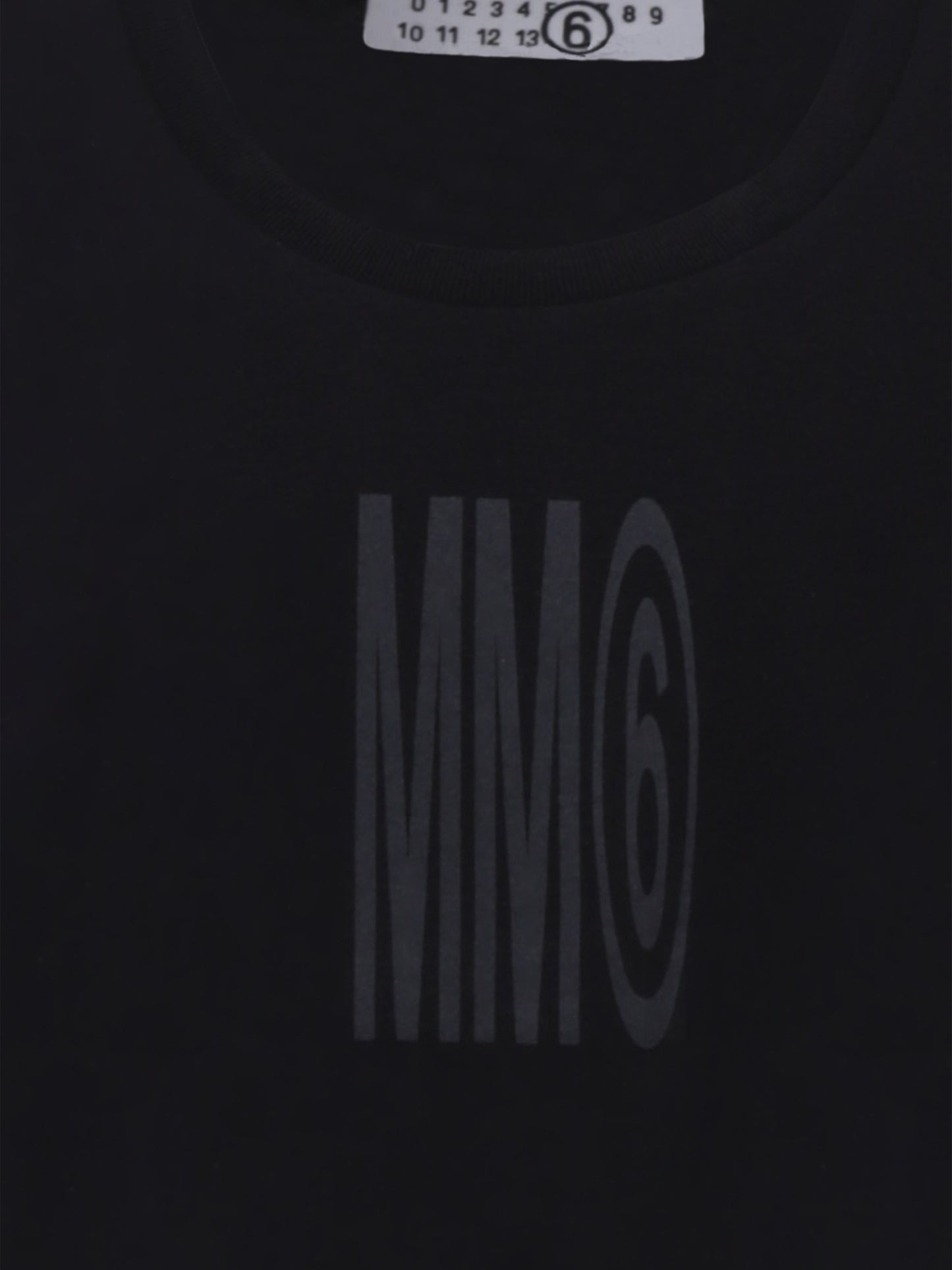 T-shirt crop nera per bambina con logo,Mm6 Maison Margiela,M60806 MM04I M6900