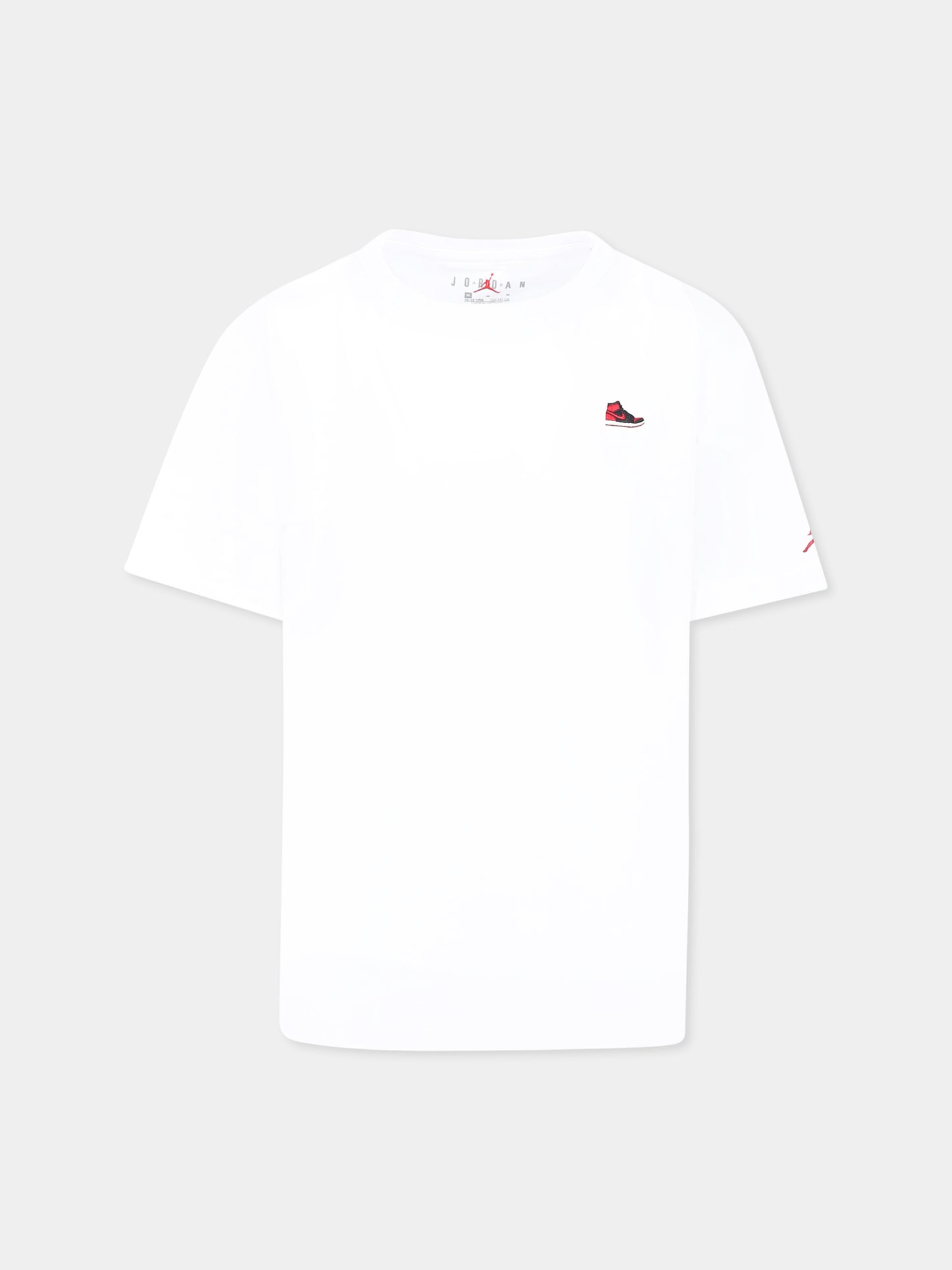 White t-shirt for boy with sneaker