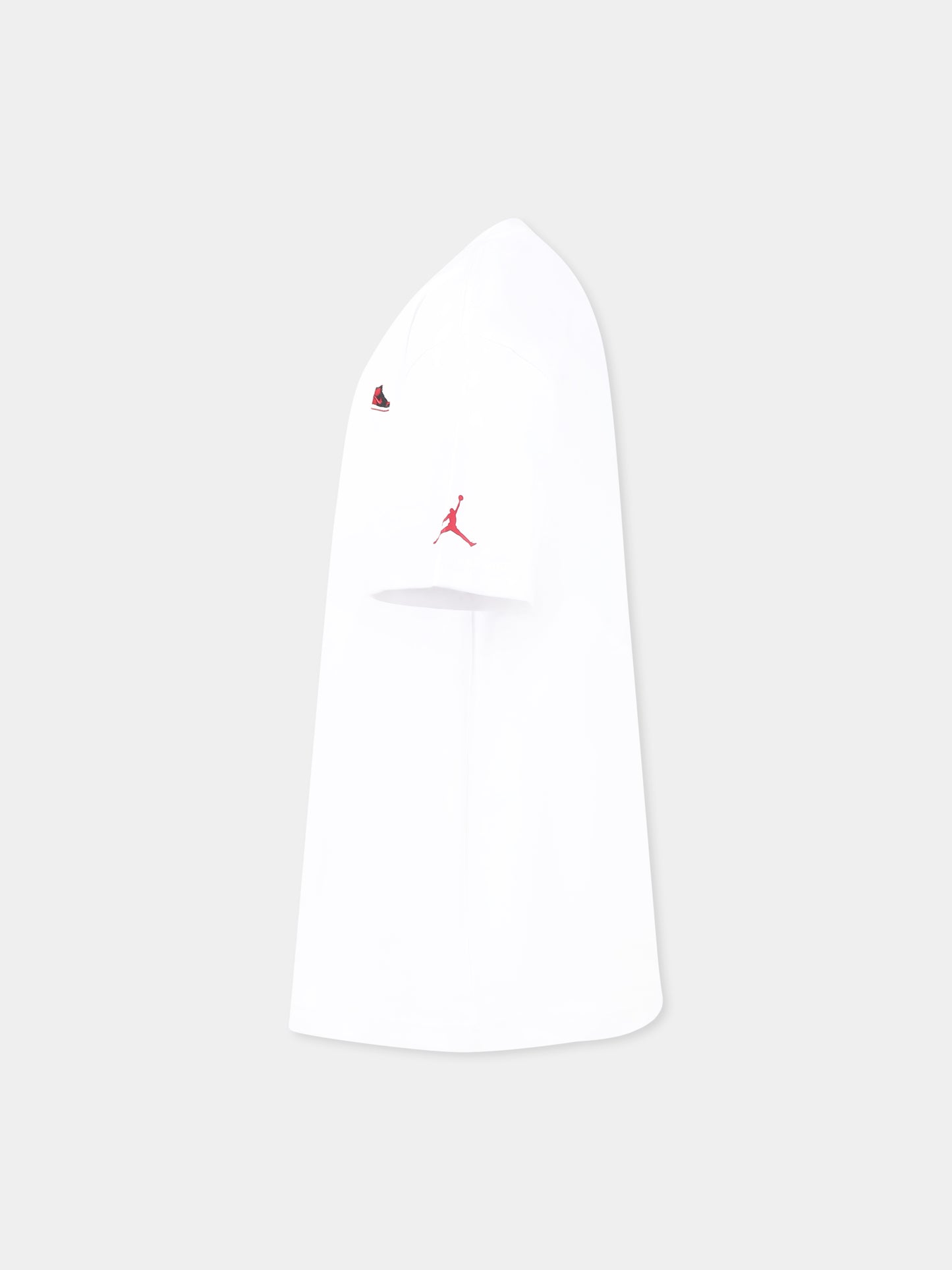 White t-shirt for boy with sneaker